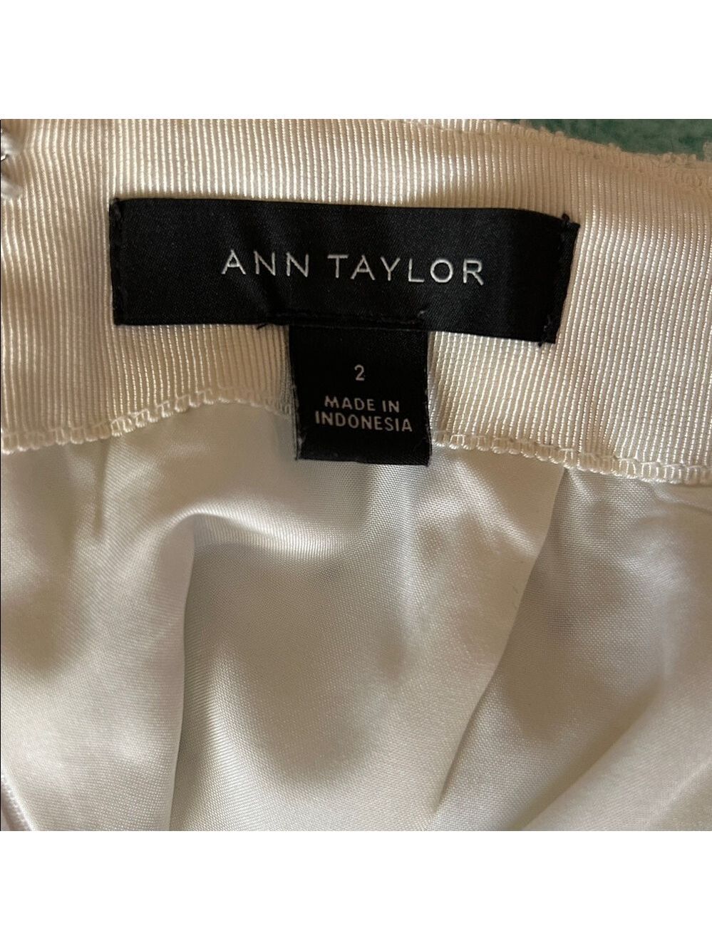Ann Taylor Cream and Black Tweed Pencil Skirt size 2 - Picture 8 of 8